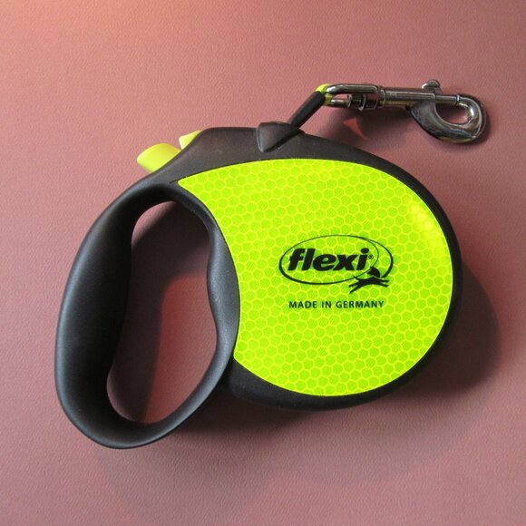 Flexi Other - Retractable dog leash 16-Feet long